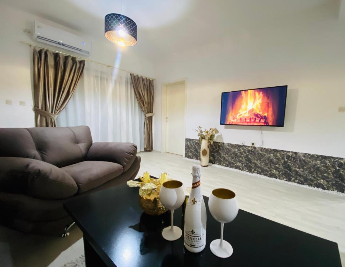 Gold Luxury Apartment Kumanovo Kültér fotó